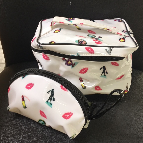 Lillian Vernon Handbags - Lillian Vernon Cosmetic Case Set